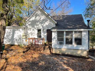 Main picture of 620 N Leverett Ave