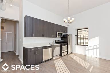 Main picture of 630 W Lake St