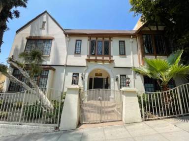 Main picture of 1825 Ivar Ave
