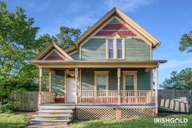 Main picture of 1022 E Madison St