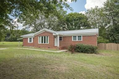 Main picture of 4200 Hog Mountain Rd