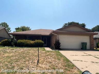 Main picture of 400 Kalmia Dr