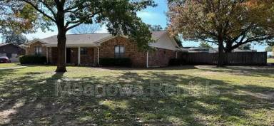 Main picture of 140 Towne West Dr