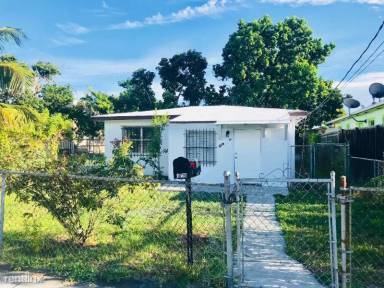 Main picture of 1720 NW 68th St