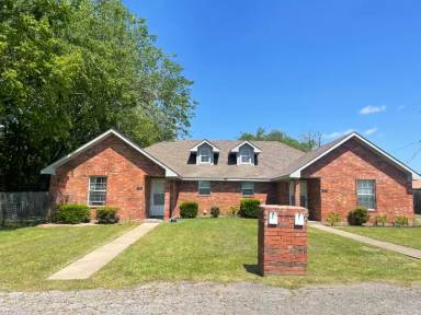 Main picture of 2507 W Chestnut St
