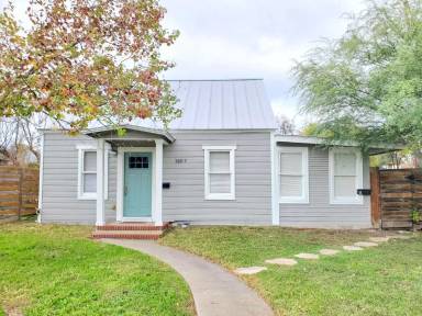 Main picture of 1207 Hays St
