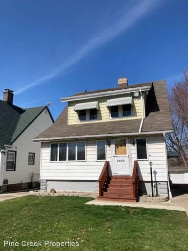 Main picture of 8813 Vineyard Ave