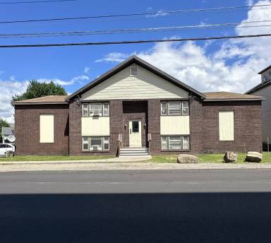 Main picture of 210 Pine St
