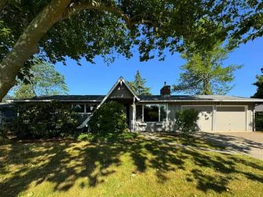 Main picture of 4360 Mill St