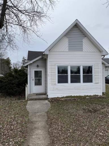 Main picture of 104 E State St