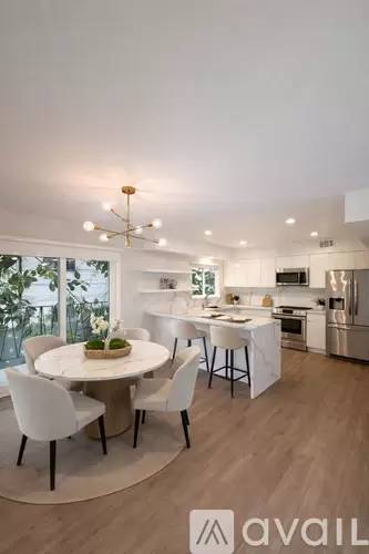 Main picture of 925 N San Vicente Blvd