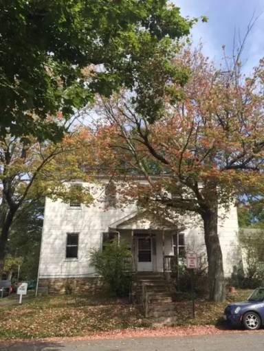 Main picture of 400 E Alder St