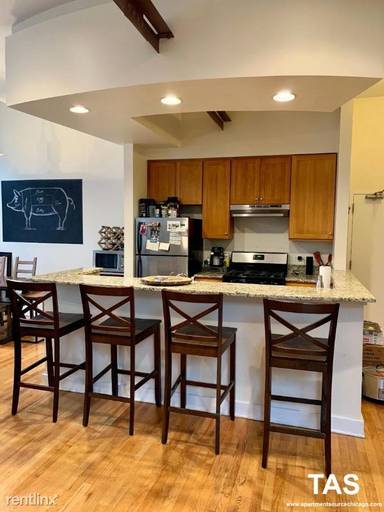 Main picture of 2041 W North Ave