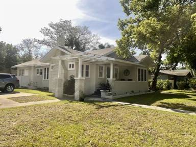 Main picture of 606 2nd St SE