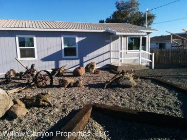 Main picture of 870 NW Commercial St