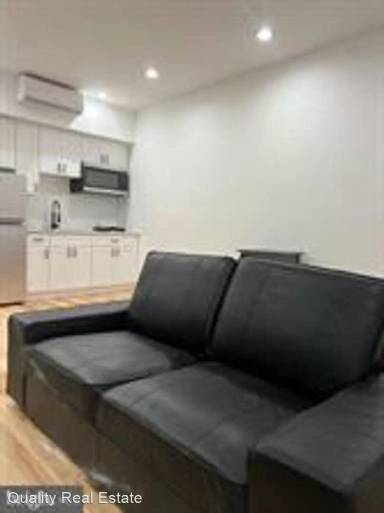Main picture of 2047 N Lawrence St