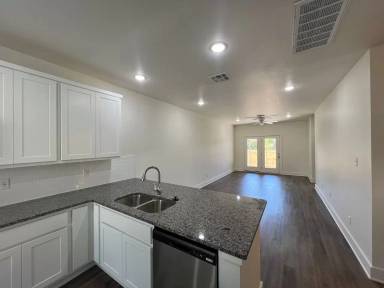 Main picture of 1822 Royal Loop