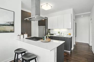 Main picture of 221 N Clark St