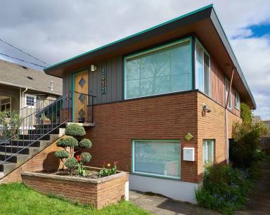 Main picture of 3932 Woodland Park Ave N