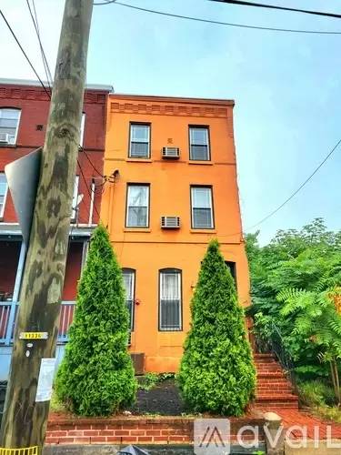 Main picture of 3215 Hamilton St