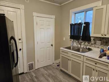 Main picture of 983 Portland Ave