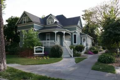 Main picture of 1055 Esplanade