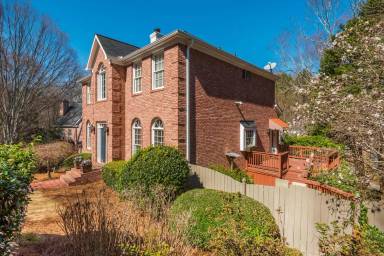 Main picture of 1231 Wildcliff Cir NE