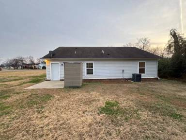 Main picture of 411 Hobbs Ave