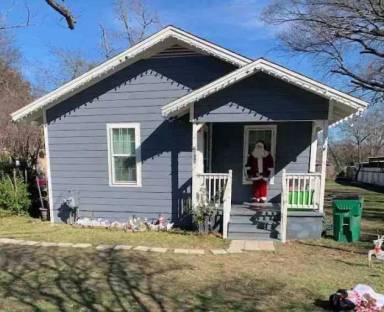 Main picture of 810 S Van Buren St