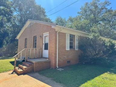 Main picture of 122 Woodland Ave