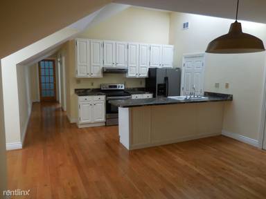 Main picture of 310 Hampton Ct