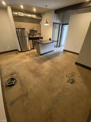 Main picture of 123 Pine St