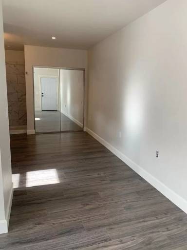 Main picture of 44 SW Roosevelt Ave