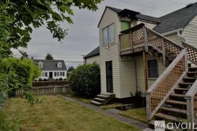 Main picture of 1901 N Washington St