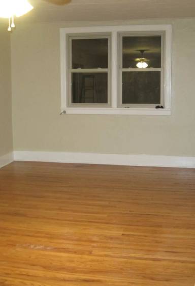 Main picture of 104 W Main St