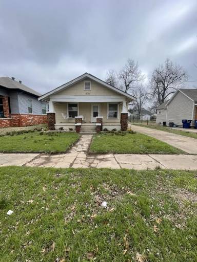 Main picture of 709 S Hadden Ave