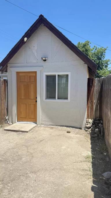 Main picture of 252 N G St