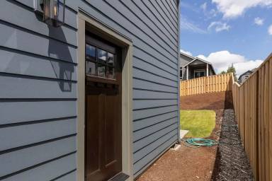 Main picture of 1729 NE Cascadia Ridge Dr