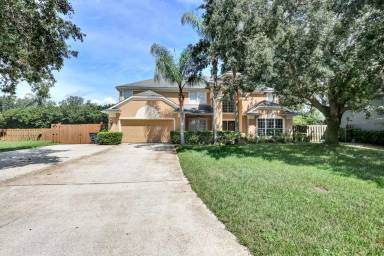 Main picture of 320 Ivy Lakes Dr
