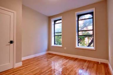 Main picture of 618 E 11th St
