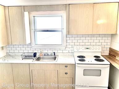 Main picture of 702 Crown Ave
