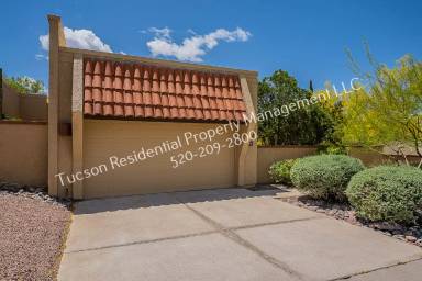 Main picture of 936 E Camino Diestro