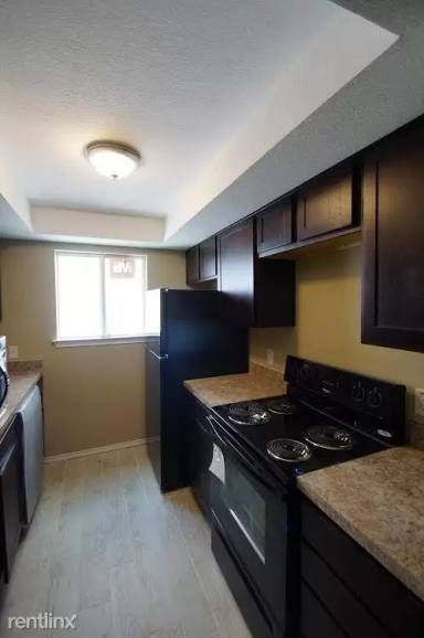 Main picture of 3202 Helms St