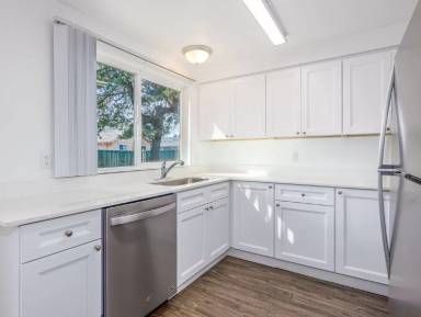 Main picture of 2710 NE Division St