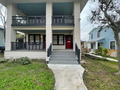 Main picture of 318 E Park Ave