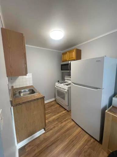 Main picture of 142 School St