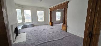 Main picture of 113 W Division St