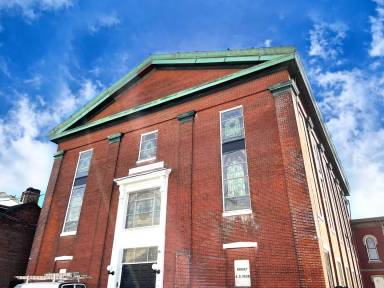 Main picture of 300 Richmond St