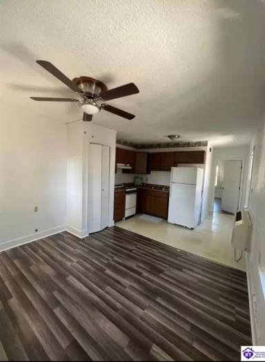 Main picture of 214 S Dixie Hwy
