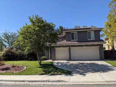 Main picture of 32449 Pensador St